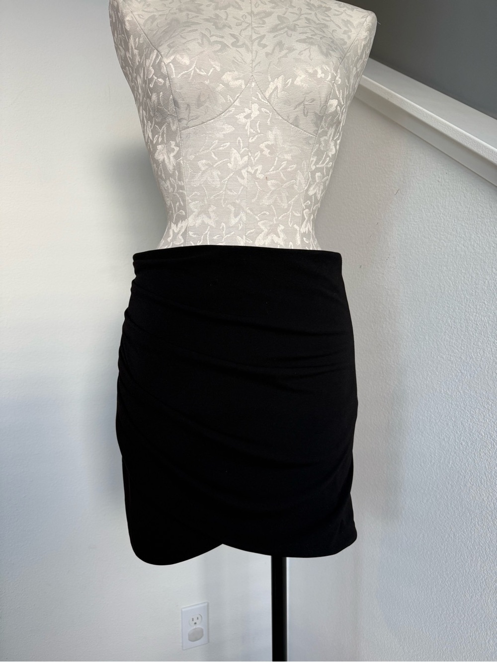 NWT Zara Black Ruched Black Asymmetrical Mini Skirt Medium